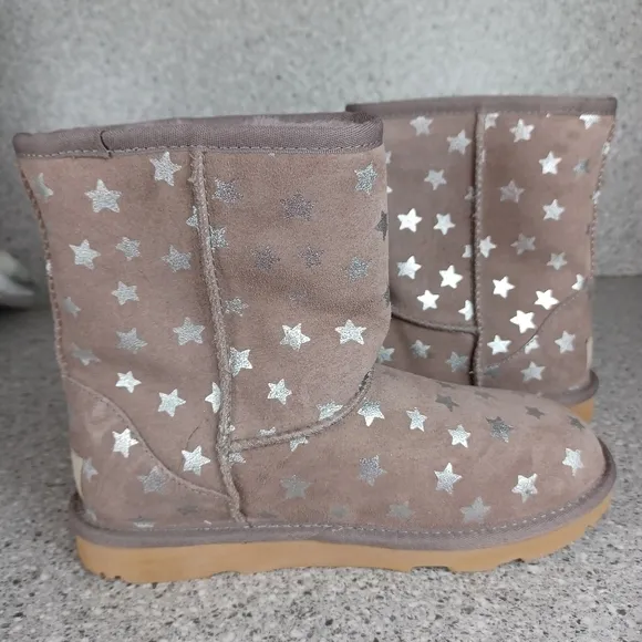 UGG Classic Boots Star Print Girls Size 4 Youth Shoes