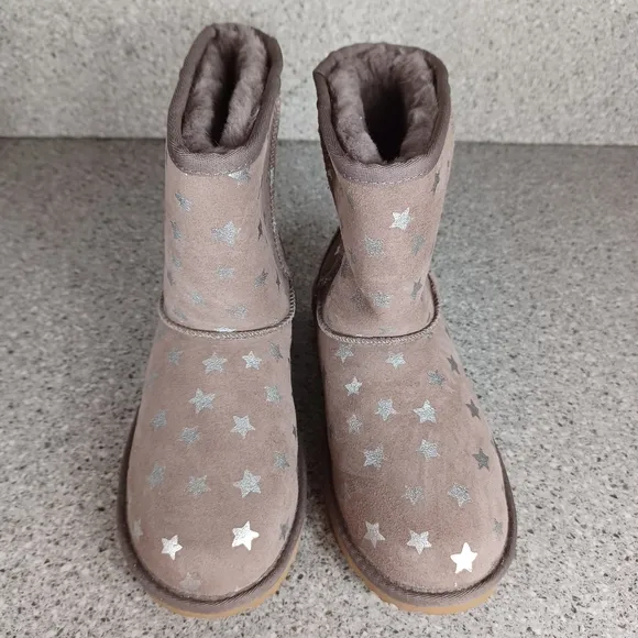UGG Classic Boots Star Print Girls Size 4 Youth Shoes