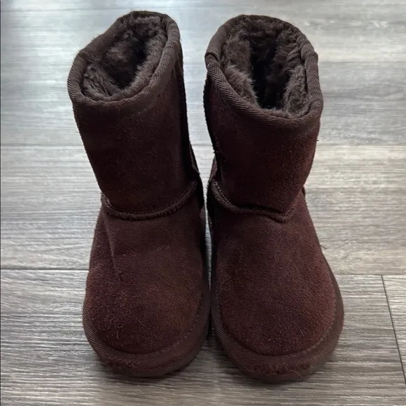 UGG Classic Brown Suede Kids Boots Size 7