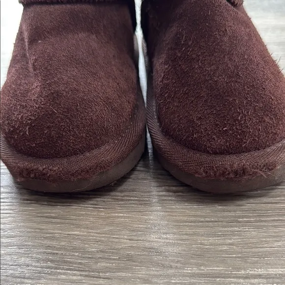 UGG Classic Brown Suede Kids Boots Size 7