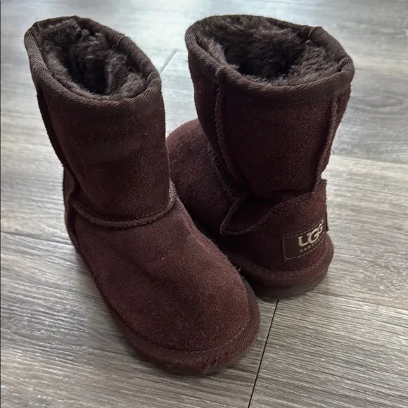 UGG Classic Brown Suede Kids Boots Size 7