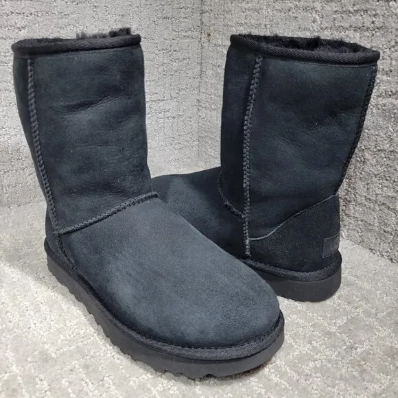 UGG Classic Short II Women's Size 6 US Black Suede Shearling Boots 1016223