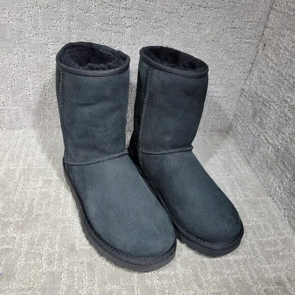 UGG Classic Short II Women's Size 6 US Black Suede Shearling Boots 1016223