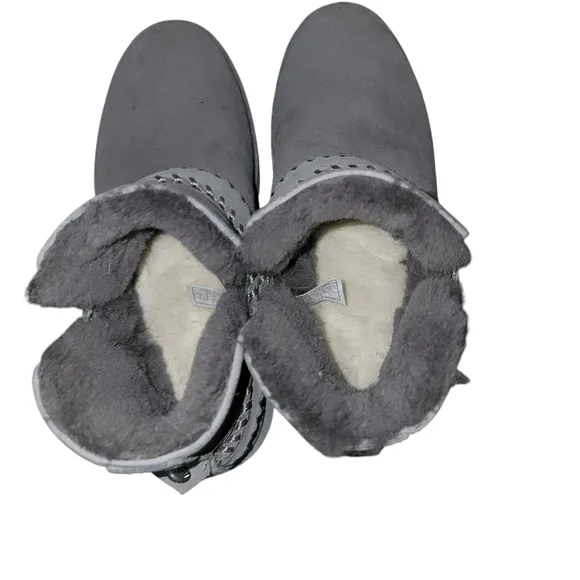 UGG Gray McKay Ankle Boots, Women's size 7. Excellent condition.