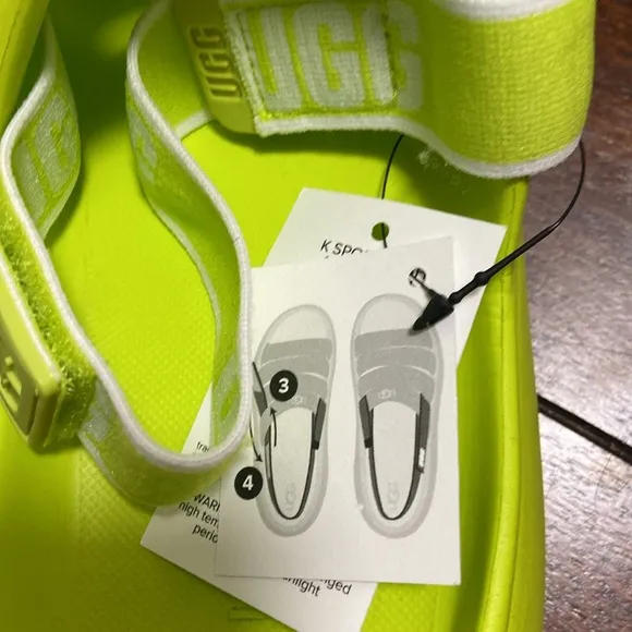 UGG K Sport Yeah sandals youth size 5 and 1