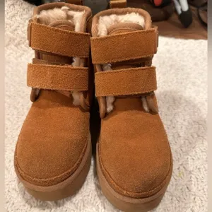 UGG KIDS 13 Brown Suede Boots with Faux Fur Lining