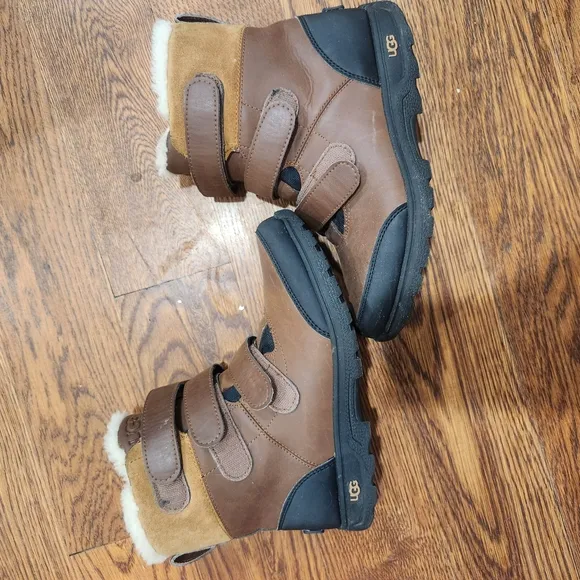 UGG Kids Brown Winter Boots Sz 6 Worchester Waterproof