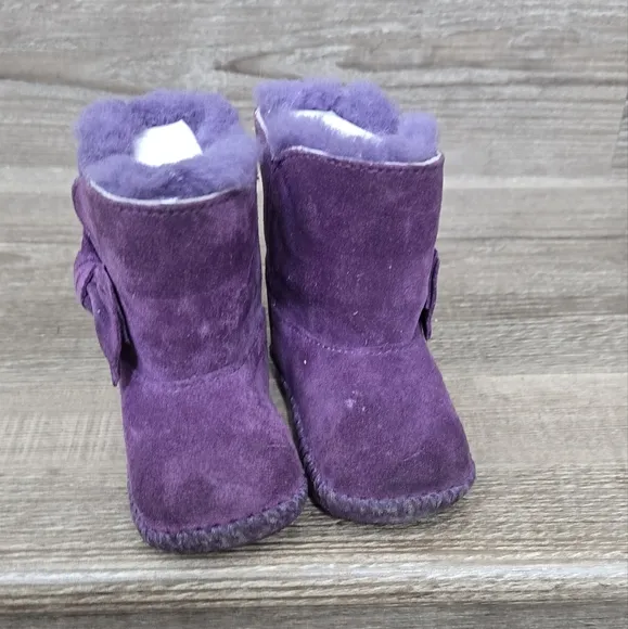 Ugg kids purple suede boots with side bows size 2/3 toddler new in box