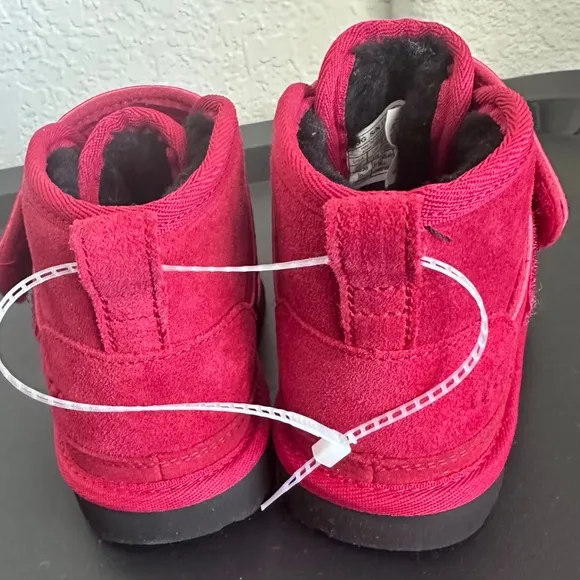 UGG Kids Toddlers Boys Boots Neumel Strap Samba Holidays Red Suede Size 11