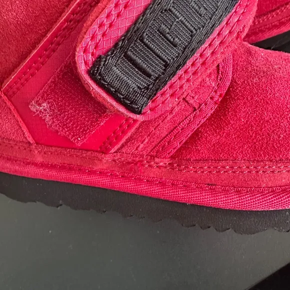 UGG Kids Toddlers Boys Boots Neumel Strap Samba Holidays Red Suede Size 11