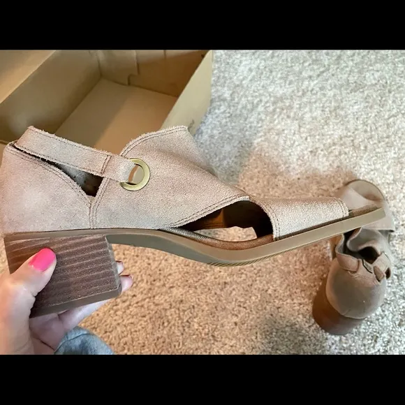 UGG Koolaburra sandals in Amphora. Size 8.5. NWOT.