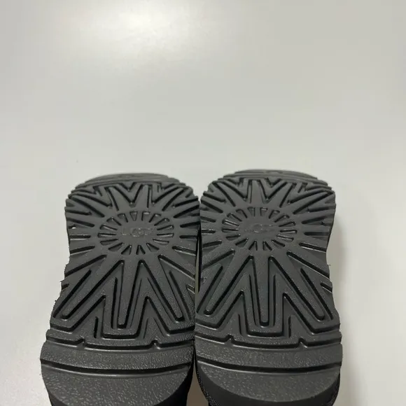 UGG Neumel Suede Chukka Boots Black Women’s 6