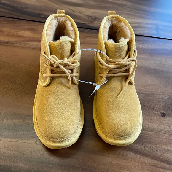UGG Neumel Suede Chukka Boots Size 6 NEW
