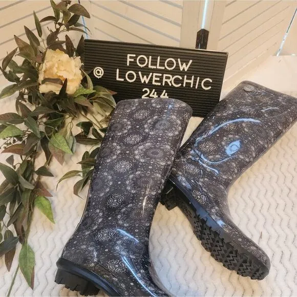 UGG SHAYE TALL BANDANA PAISLEY BLUE RAIN BOOTS SIZE 7