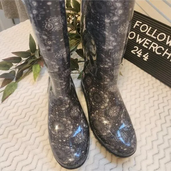UGG SHAYE TALL BANDANA PAISLEY BLUE RAIN BOOTS SIZE 7