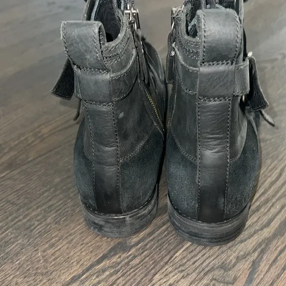 Ugg Suede Men’s boots-Authentic-NWOB