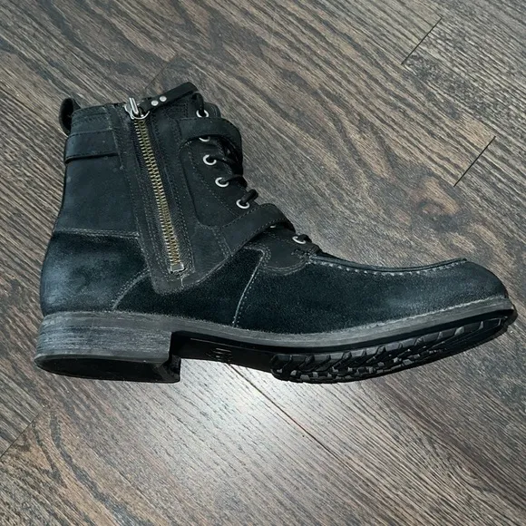 Ugg Suede Men’s boots-Authentic-NWOB