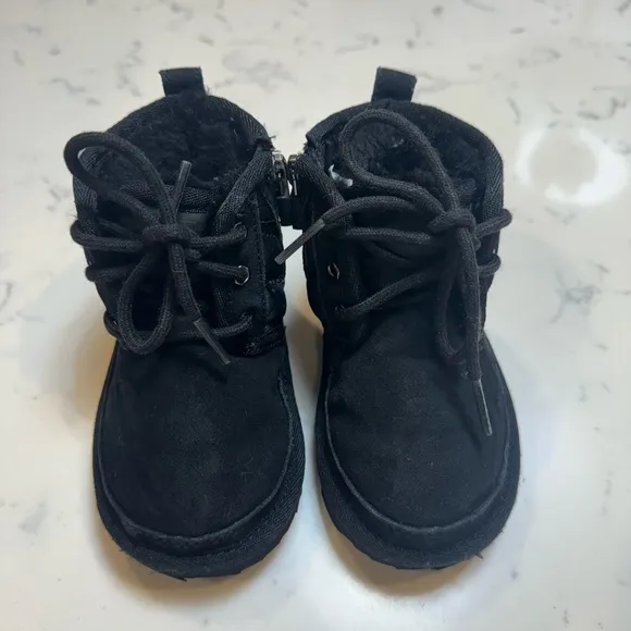 ⭐️UGG toddler black lace up neumel suede cosy boots 7c