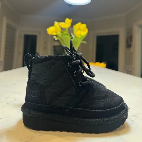 ⭐️UGG toddler black lace up neumel suede cosy boots 7c