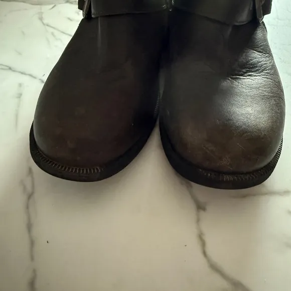 Ugg waterproof slate women’s boots size 9.5 in good used condition