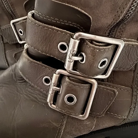 Ugg waterproof slate women’s boots size 9.5 in good used condition