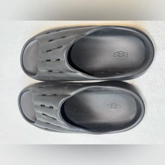 UGG WOMEN'S FOAMO SLIDE.