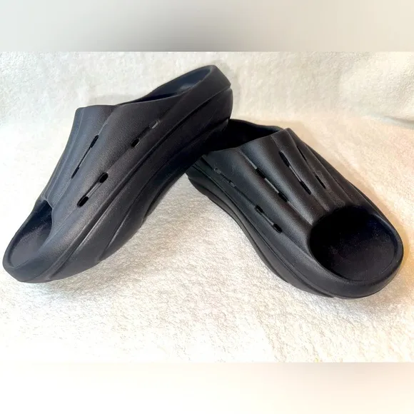 UGG WOMEN'S FOAMO SLIDE.