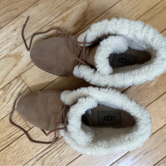 UGG Women’s Jeovana Ankle Wedge Boots Suede Waterproof Lace Size 8 Chestnut
