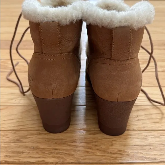 UGG Women’s Jeovana Ankle Wedge Boots Suede Waterproof Lace Size 8 Chestnut