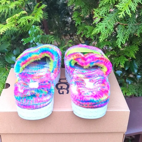 UGG Women's Multicolor Fluffy Sandals