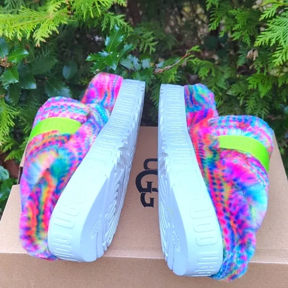 UGG Women's Multicolor Fluffy Sandals