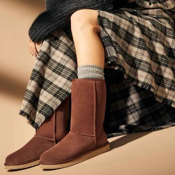 UGG’s Koolaburra KOOLA Tall Boots in Chestnut, Size 11 Wide New in Box