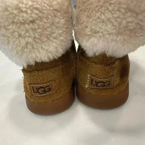 Uggs toddler boots suede with faux fur size 6 excellent condition