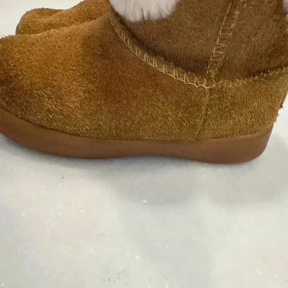 Uggs toddler boots suede with faux fur size 6 excellent condition