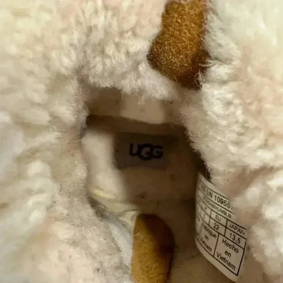 Uggs toddler boots suede with faux fur size 6 excellent condition