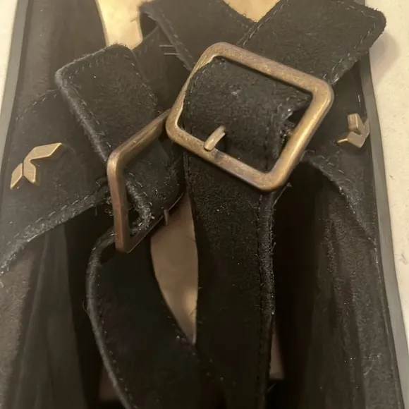 UGH KOOLABURRA WOMANS BLACK SUEDE STRAP SANDALS WITH BUCKLE FOR BEST FIT SIZE 6