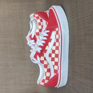Vans Old Skool size 6.5 color racing red/ white