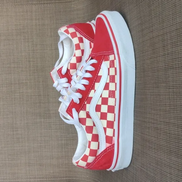 Vans Old Skool size 6.5 color racing red/ white