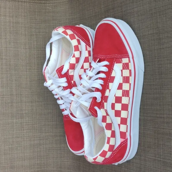 Vans Old Skool size 6.5 color racing red/ white