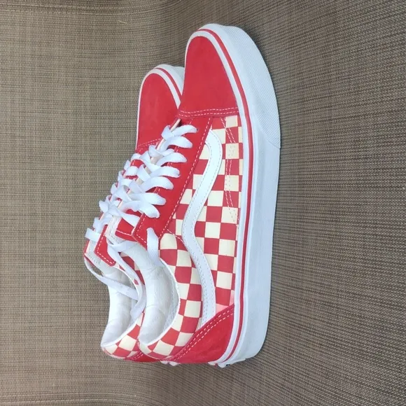 Vans Old Skool size 6.5 color racing red/ white