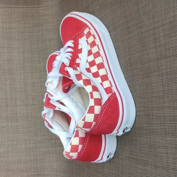Vans Old Skool size 6.5 color racing red/ white