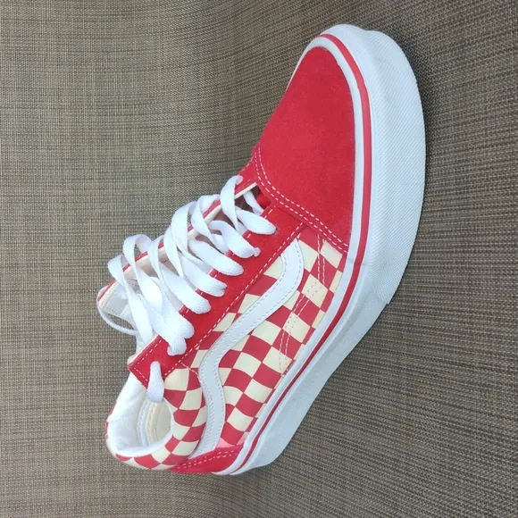 Vans Old Skool size 6.5 color racing red/ white