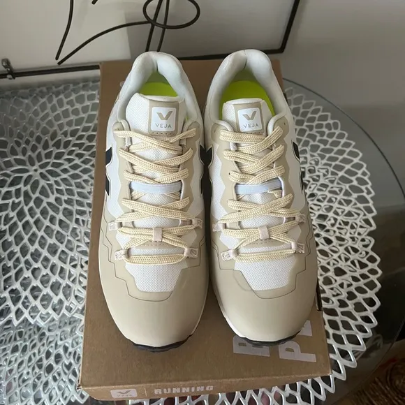 Veja Fitz Roy Trek Running Shoes Technical Sneakers in Gravel sz 7.5 EU 38.5 NIB