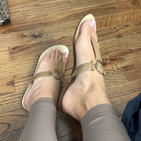 ✨✨Versace Medusa Nude Thong Sandals ✨✨