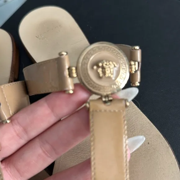 ✨✨Versace Medusa Nude Thong Sandals ✨✨