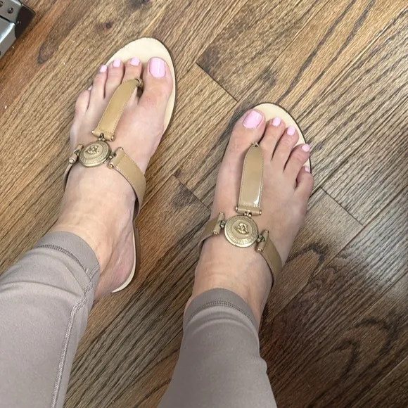 ✨✨Versace Medusa Nude Thong Sandals ✨✨
