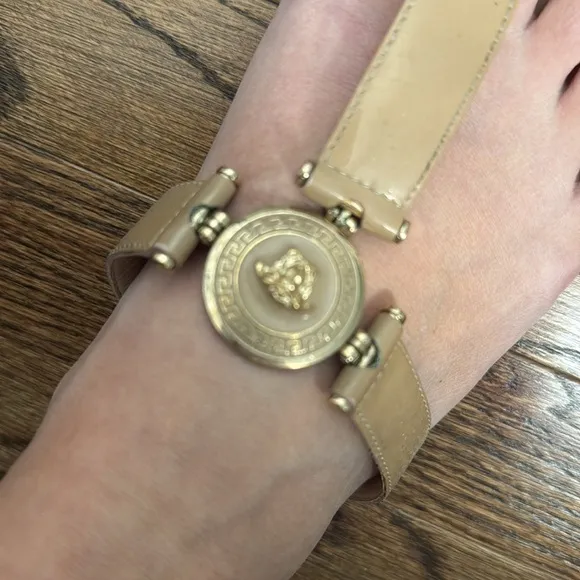 ✨✨Versace Medusa Nude Thong Sandals ✨✨