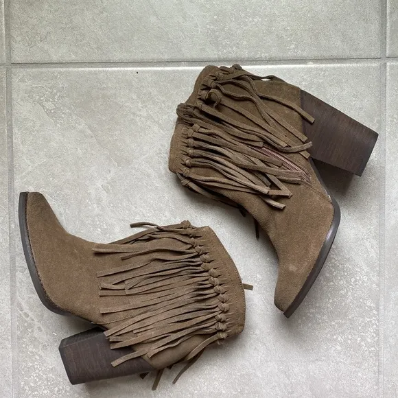 VERY VOLATILE LOS ANGELES SUEDE BOOTS SIZE 8.5 M