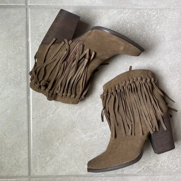 VERY VOLATILE LOS ANGELES SUEDE BOOTS SIZE 8.5 M