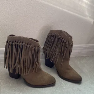 VERY VOLATILE LOS ANGELES SUEDE BOOTS SIZE 8.5 M